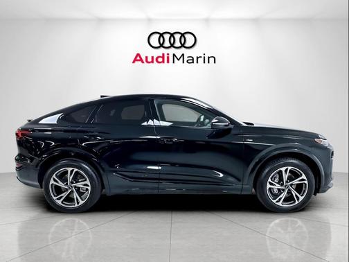 Mythos Black Metallic 2027 Audi Q6 e-tron Sportback Premium Plus