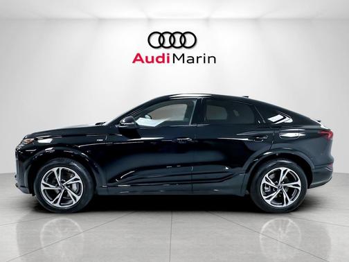 Mythos Black Metallic 2027 Audi Q6 e-tron Sportback Premium Plus
