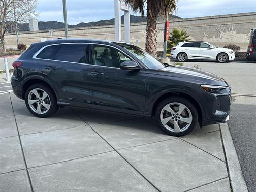 2025 Audi Q5 Premium Plus TFSI quattro S tronic