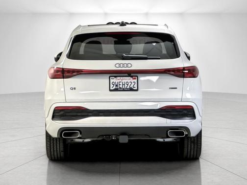 Glacier White Metallic 2025 Audi Q5 Premium TFSI quattro S tronic
