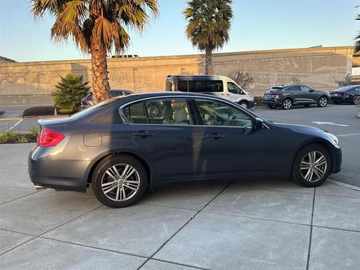 2012 INFINITI G25 Journey