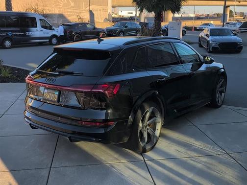 2023 Audi e-tron S Premium Plus quattro