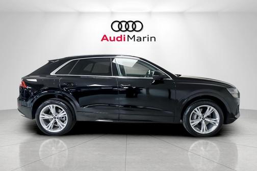 2023 Audi Q8 55 Premium