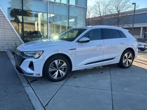 2024 Audi Q8 e-tron Prestige