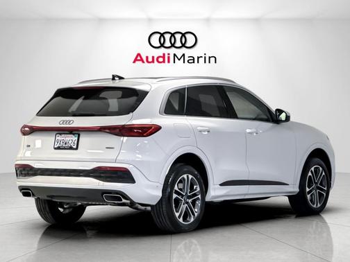 Glacier White Metallic 2025 Audi Q5 Premium Plus TFSI quattro S tronic