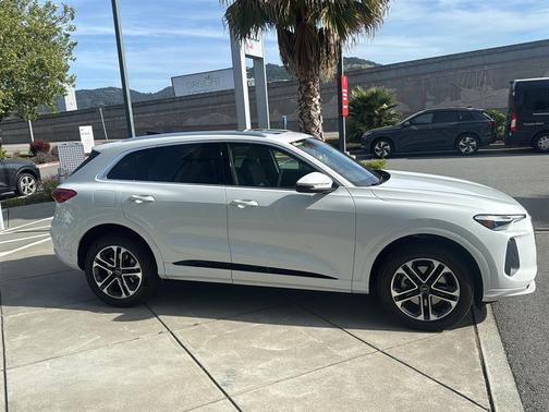 Glacier White Metallic 2025 Audi Q5 Premium Plus TFSI quattro S tronic