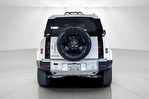 2025 Land Rover Defender 110 P300