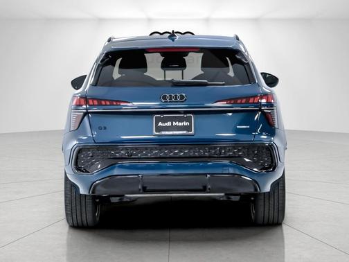 Malpelo Blue Metallic 2026 Audi Q3 TFSI quattro S tronic