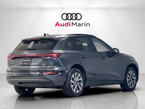 Manhattan Gray Metallic 2027 Audi Q6 e-tron Premium