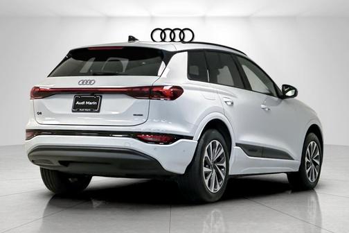2025 Audi Q6 e-tron Premium Plus quattro