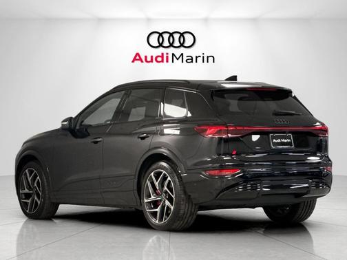 Mythos Black Metallic 2027 Audi SQ6 e-tron Premium Plus