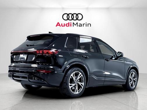 Mythos Black Metallic 2027 Audi Q6 e-tron Prestige