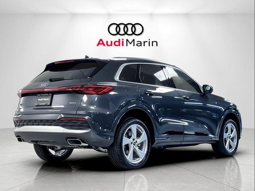 Tambora Gray Metallic 2026 Audi Q5 Premium Plus TFSI quattro S tronic
