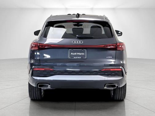 Tambora Gray Metallic 2026 Audi Q5 Premium Plus TFSI quattro S tronic