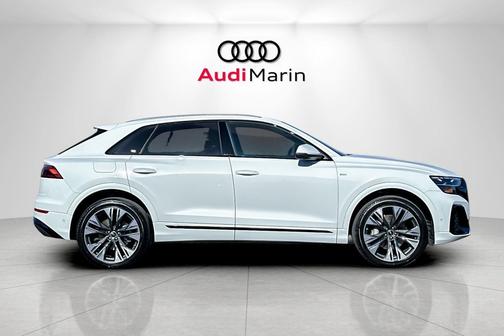 2025 Audi Q8 55 Premium Plus
