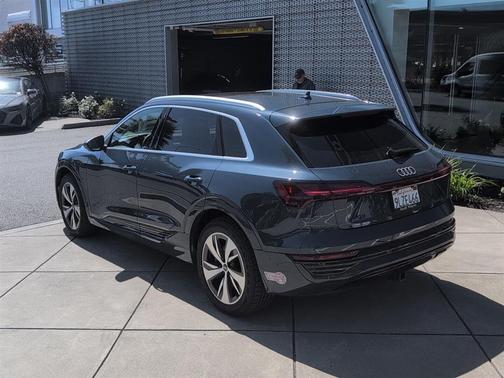 Plasma Blue Metallic 2024 Audi Q8 e-tron Prestige