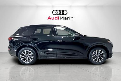 2025 Audi Q6 e-tron Premium Plus quattro