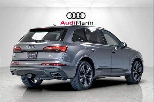 2025 Audi Q7 55 Premium Plus