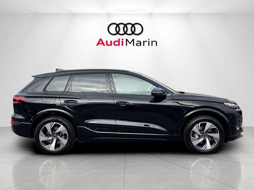 Mythos Black Metallic 2025 Audi Q6 e-tron Premium Plus quattro