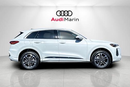 2025 Audi Q5 Premium TFSI quattro S tronic