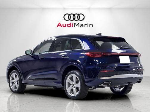 Navarra Blue Metallic 2026 Audi Q5 Premium Plus TFSI quattro S tronic