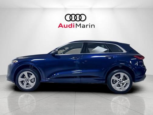 Navarra Blue Metallic 2026 Audi Q5 Premium Plus TFSI quattro S tronic