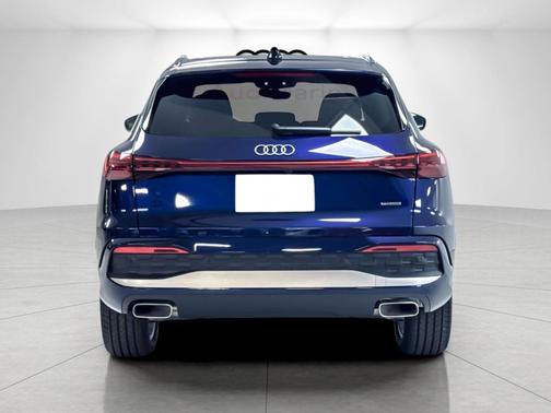 Navarra Blue Metallic 2026 Audi Q5 Premium Plus TFSI quattro S tronic