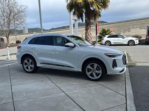 2025 Audi Q5 Premium Plus TFSI quattro S tronic
