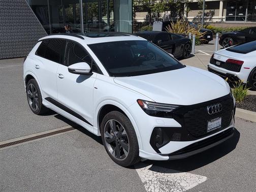 Glacier White Metallic 2023 Audi Q4 e-tron Prestige 50 quattro