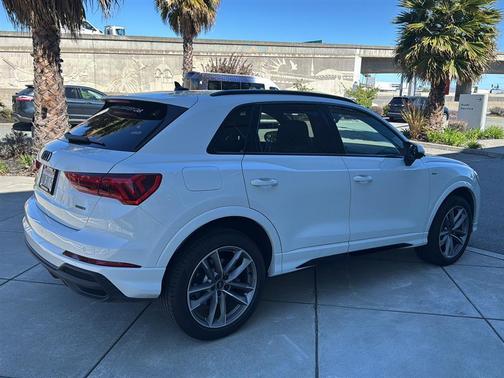 Glacier White Metallic 2025 Audi Q3 Premium 45 TFSI S line quattro Tiptronic