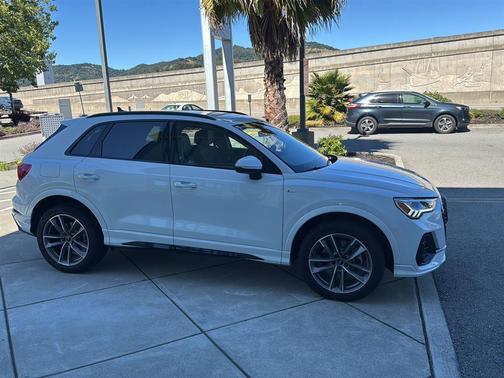 Glacier White Metallic 2025 Audi Q3 Premium 45 TFSI S line quattro Tiptronic