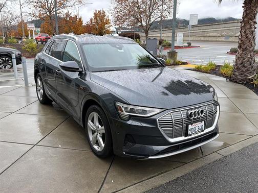 2019 Audi e-tron Premium Plus