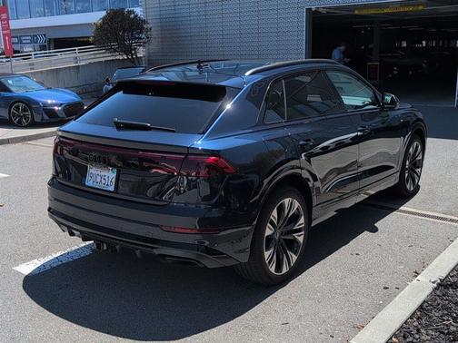 Waitomo Blue Metallic 2025 Audi Q8 55 Prestige