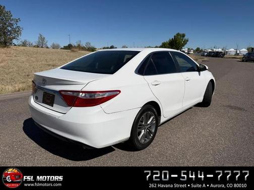 White 2016 Toyota Camry SE