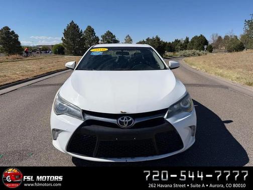 White 2016 Toyota Camry SE