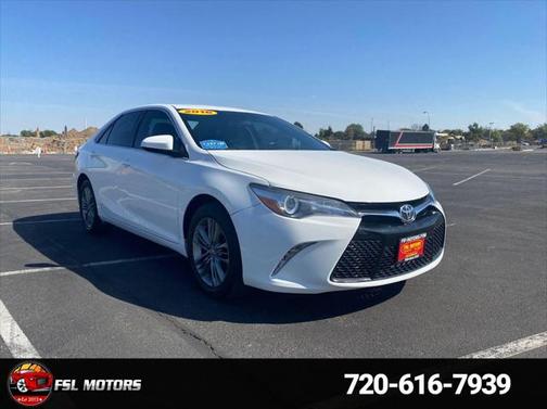 White 2016 Toyota Camry SE