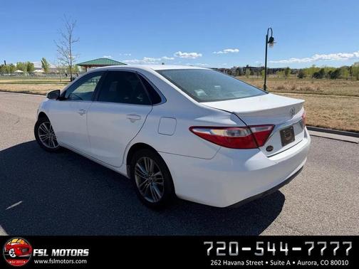 White 2016 Toyota Camry SE