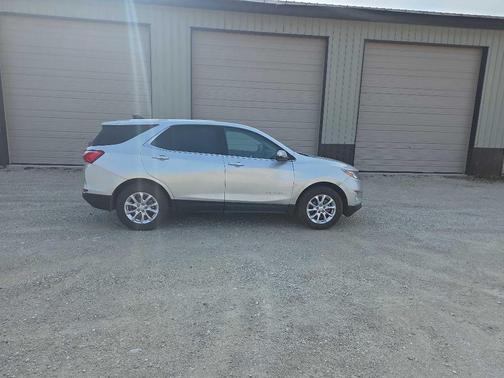 Silver Ice Metallic 2019 Chevrolet Equinox 1LT