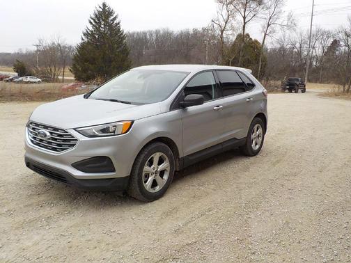Iconic Silver Metallic 2021 Ford Edge SE