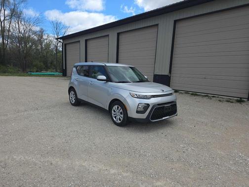 Sparkling Silver 2021 Kia Soul LX