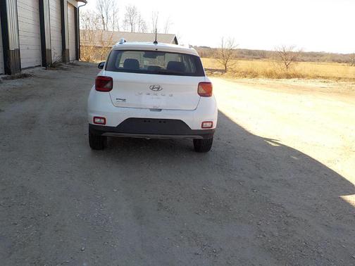 2024 Hyundai VENUE SEL