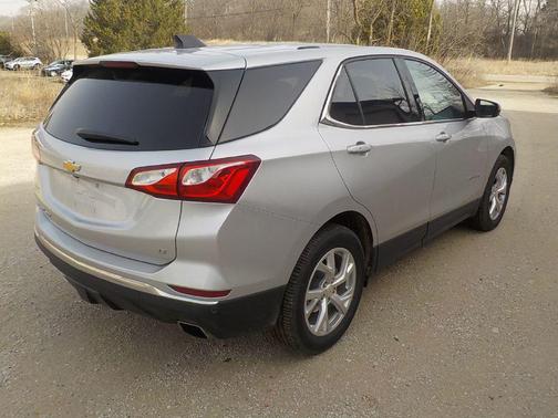 Silver Ice Metallic 2018 Chevrolet Equinox 2LT