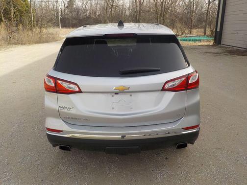 Silver Ice Metallic 2018 Chevrolet Equinox 2LT