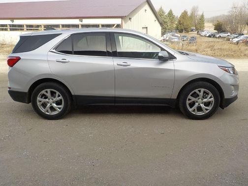 Silver Ice Metallic 2018 Chevrolet Equinox 2LT