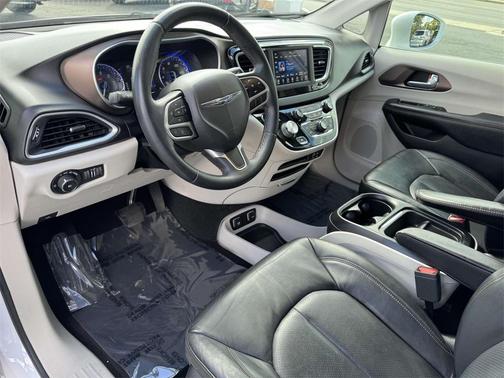 2018 Chrysler Pacifica Touring-L