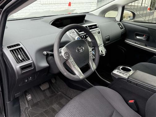 2015 Toyota Prius v Five