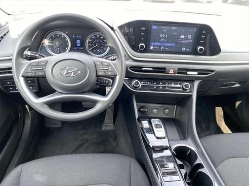 2022 Hyundai SONATA SE
