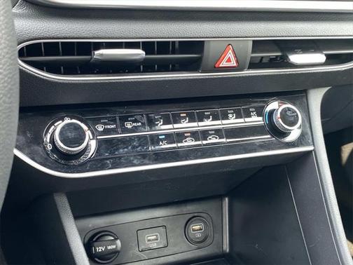 2022 Hyundai SONATA SE