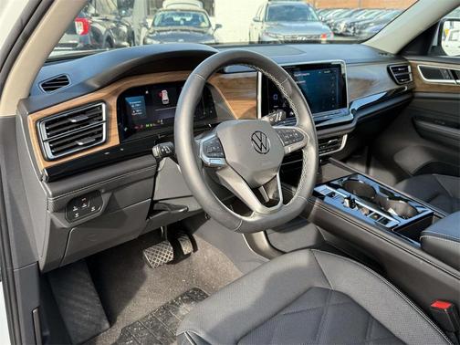 2025 Volkswagen Atlas 2.0T SE w/Technology 4MOTION