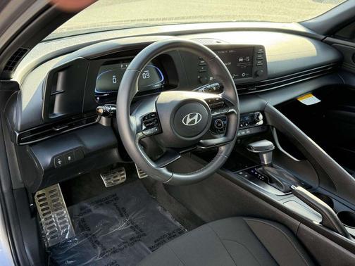 Fluid Metal 2025 Hyundai ELANTRA Sport